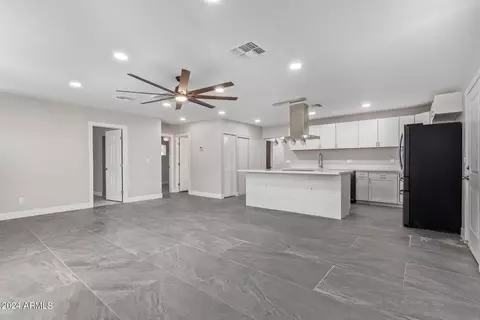 1941 E Mitchell Dr, Phoenix, AZ 85016 photo 3