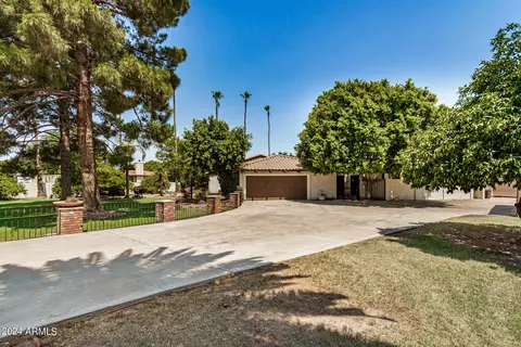 8100 W Orangewood Ave, Glendale, AZ 85303