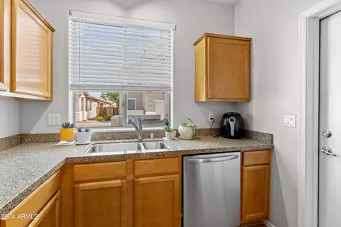 864 S Colonial Dr, Gilbert, AZ 85296 photo 16