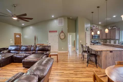 4380 W Eagle St, Show Low, AZ 85901 photo 2