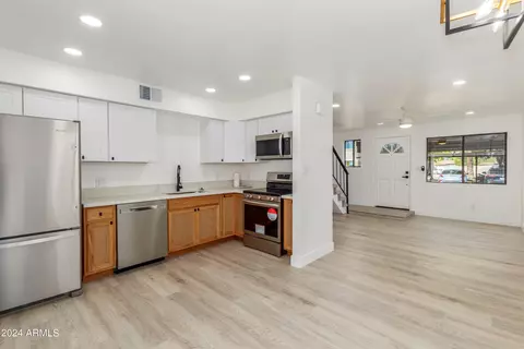 2201 E Pinchot Ave #20, Phoenix, AZ 85016