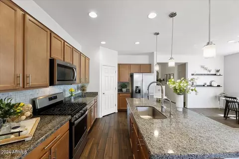 2313 E Beautiful Ln, Phoenix, AZ 85042 photo 9