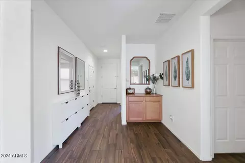 2313 E Beautiful Ln, Phoenix, AZ 85042 photo 3