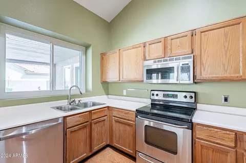 4176 E Cholla Canyon Dr, Phoenix, AZ 85044 photo 4