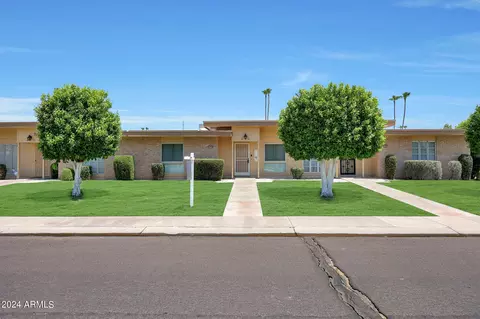 10004 W Hawthorn Dr, Sun City, AZ 85351
