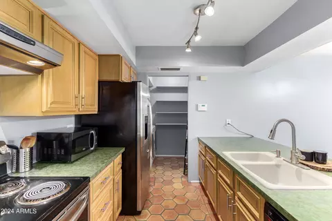 916 E Diamond Dr, Tempe, AZ 85283 photo 12
