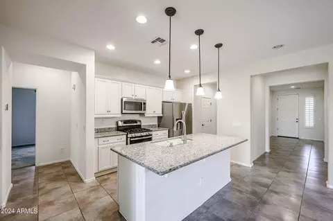 2027 E Hazeltine Way, Gilbert, AZ 85298