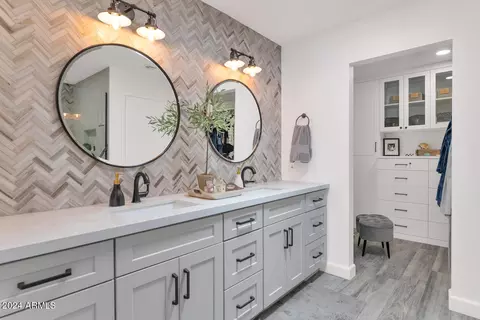 5418 E Cheery Lynn Rd, Phoenix, AZ 85018 photo 3