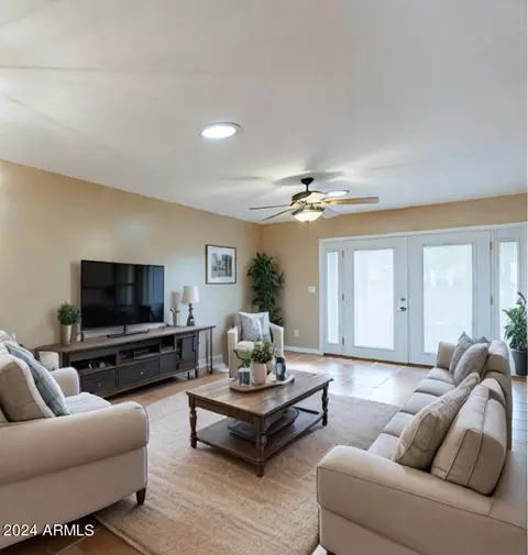 5429 S Mitchell Dr, Tempe, AZ 85283 photo 2