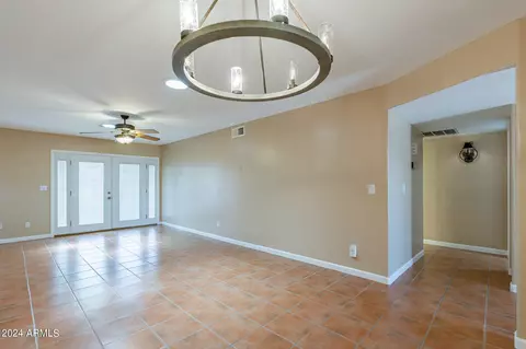 5429 S Mitchell Dr, Tempe, AZ 85283 photo 4