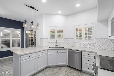 1403 E Beacon Dr, Gilbert, AZ 85234 photo 11