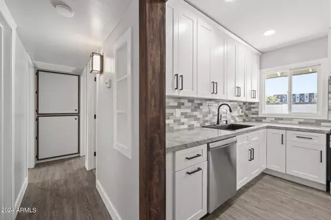 801 W Mitchell Dr, Phoenix, AZ 85013 photo 12
