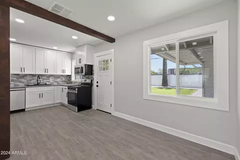 801 W Mitchell Dr, Phoenix, AZ 85013 photo 8