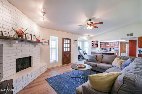 504 E Ivy St, Mesa, AZ 85203 photo 6