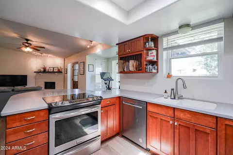 504 E Ivy St, Mesa, AZ 85203 photo 7