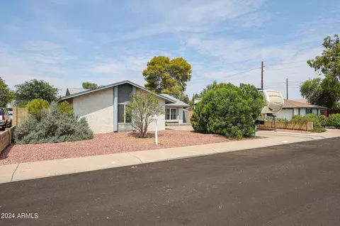 8920 N 56th Dr, Glendale, AZ 85302