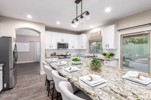 Kitchen - 2615 S Butte Ln, Gilbert, AZ 85295 photo 6 of 8