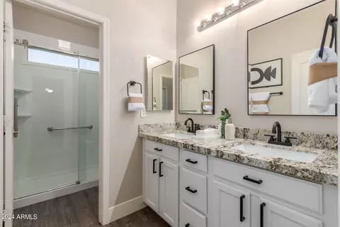 Bath - 2615 S Butte Ln, Gilbert, AZ 85295 photo 8 of 10