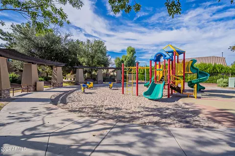 View/Area - 2615 S Butte Ln, Gilbert, AZ 85295 photo 3 of 6