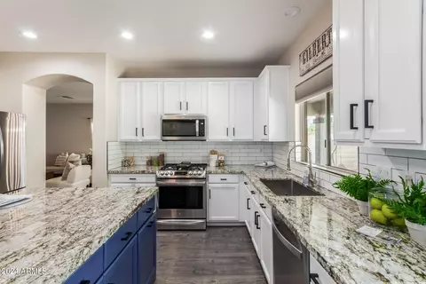 Kitchen - 2615 S Butte Ln, Gilbert, AZ 85295 photo 5 of 8