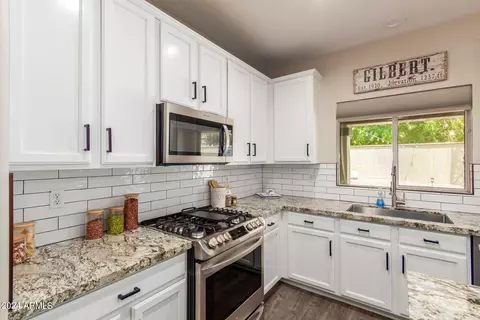 Kitchen - 2615 S Butte Ln, Gilbert, AZ 85295 photo 8 of 8
