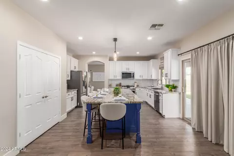 Kitchen - 2615 S Butte Ln, Gilbert, AZ 85295 photo 4 of 8