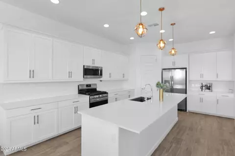 Kitchen - 2231 E Fandango Dr, Gilbert, AZ 85298 photo 3 of 4