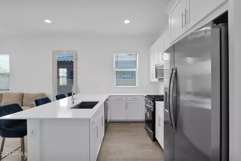 Kitchen - 2231 E Fandango Dr, Gilbert, AZ 85298 photo 4 of 4