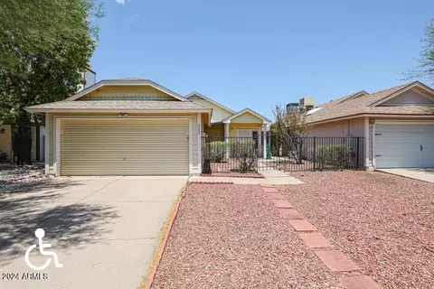 6332 W Saguaro Dr, Glendale, AZ 85304