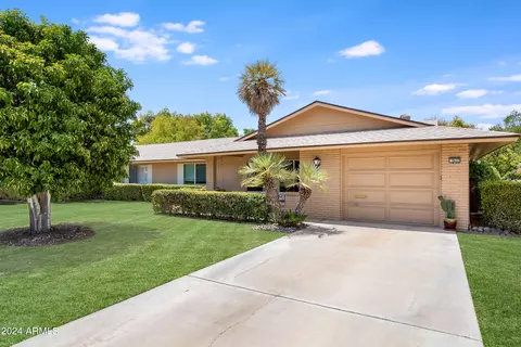 9637 W Oak Ridge Dr, Sun City, AZ 85351