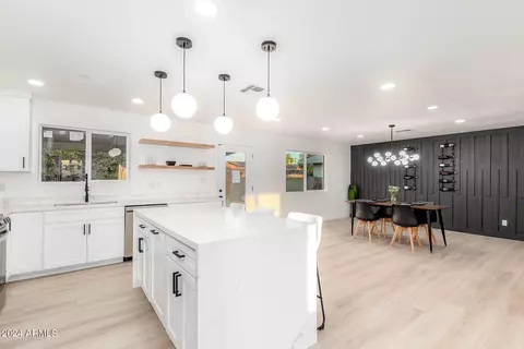 789 N Meadows Dr, Chandler, AZ 85224