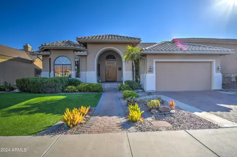 5667 W Abraham Ln, Glendale, AZ 85308