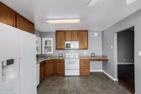 4102 E Pleasant Ln, Phoenix, AZ 85042 photo 11