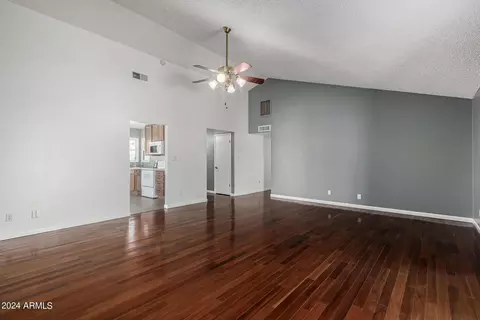 4102 E Pleasant Ln, Phoenix, AZ 85042 photo 8