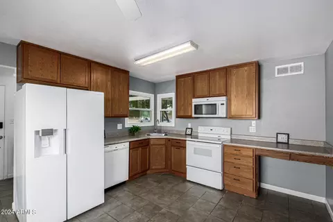 4102 E Pleasant Ln, Phoenix, AZ 85042 photo 10