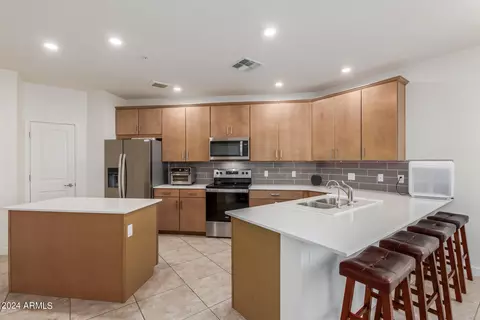 2511 W Queen Creek Rd #216, Chandler, AZ 85248