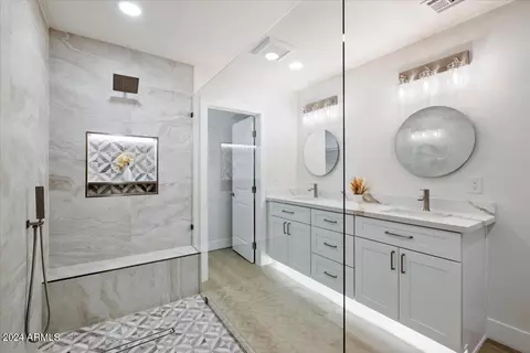 7725 E Rancho Vista Dr, Scottsdale, AZ 85251