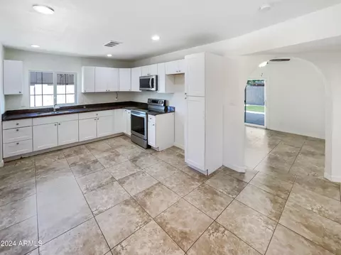 809 N 62nd Dr, Phoenix, AZ 85043 photo 2