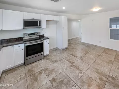 809 N 62nd Dr, Phoenix, AZ 85043 photo 10