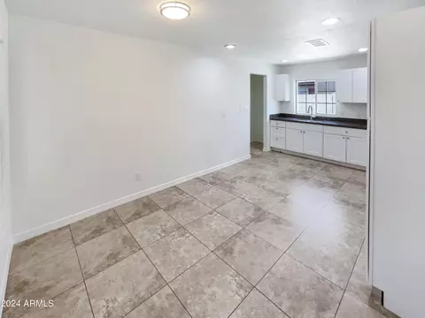 809 N 62nd Dr, Phoenix, AZ 85043 photo 8