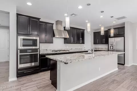 1694 S Follett Way, Gilbert, AZ 85295