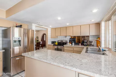 320 E Joan D Arc Ave, Phoenix, AZ 85022 photo 2