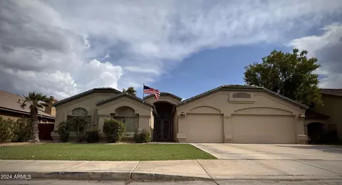 881 E Constitution Dr, Gilbert, AZ 85296