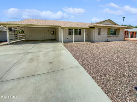 10020 W Riviera Dr, Sun City, AZ 85351