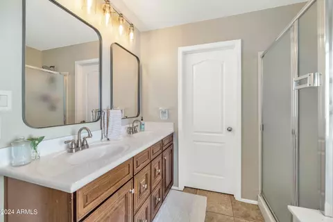 Bath - 2920 E Shady Spring Trl, Phoenix, AZ 85024 photo 1 of 4