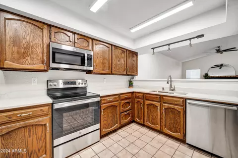 2946 W Juniper Ave, Phoenix, AZ 85053 photo 4