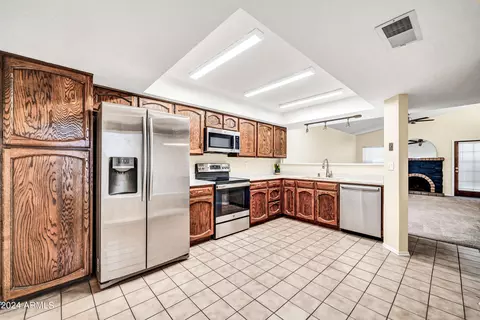 2946 W Juniper Ave, Phoenix, AZ 85053 photo 3