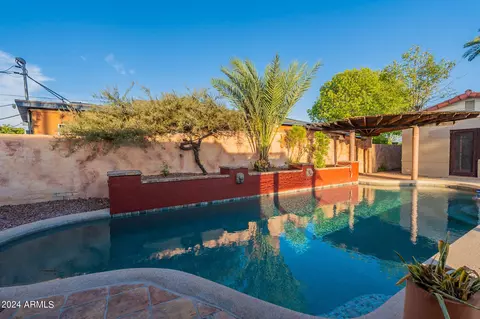 Exterior - 814 E Windsor Ave, Phoenix, AZ 85006 photo 11 of 28