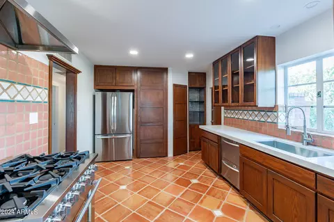 Kitchen - 814 E Windsor Ave, Phoenix, AZ 85006 photo 1 of 6