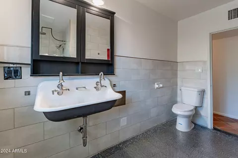 Bath - 814 E Windsor Ave, Phoenix, AZ 85006 photo 3 of 6